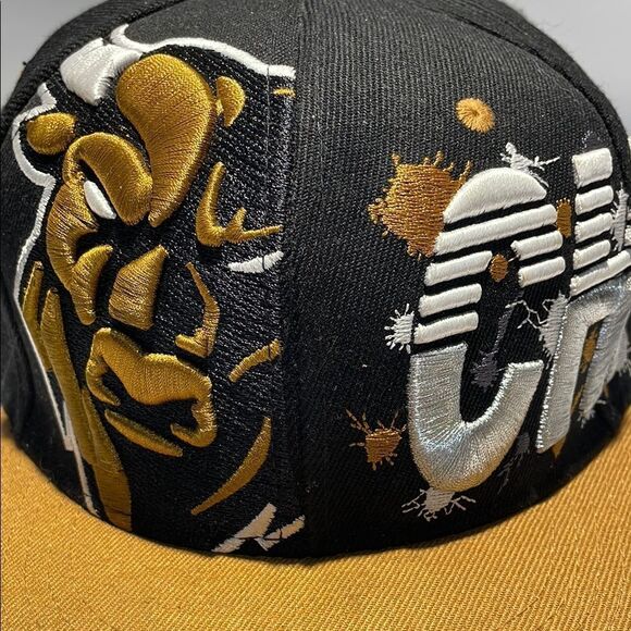 Chicago bulls Black and Gold Graphic Snapback Hat - Picture 2 of 7